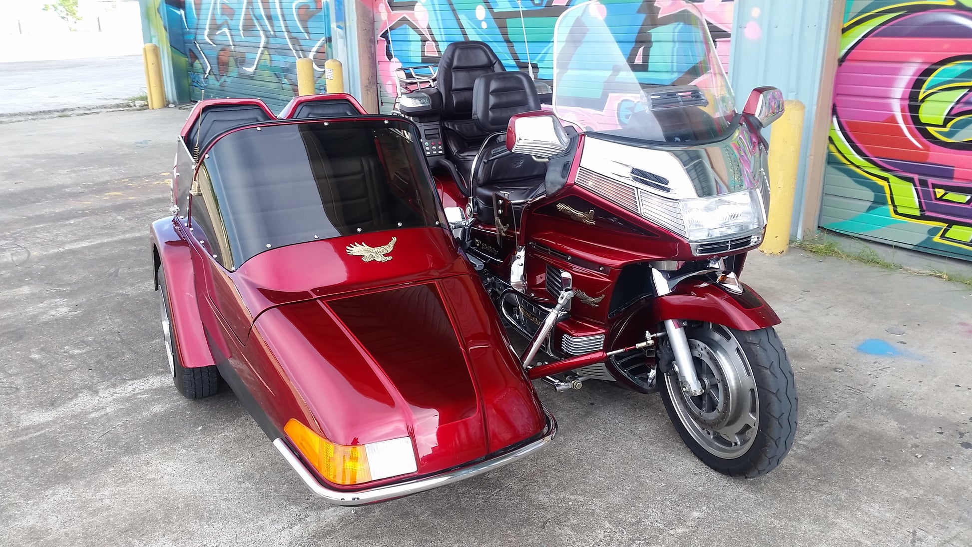 Sidecar steering damper mount on Honda Goldwing 1500 with Friendship III Sidecar.