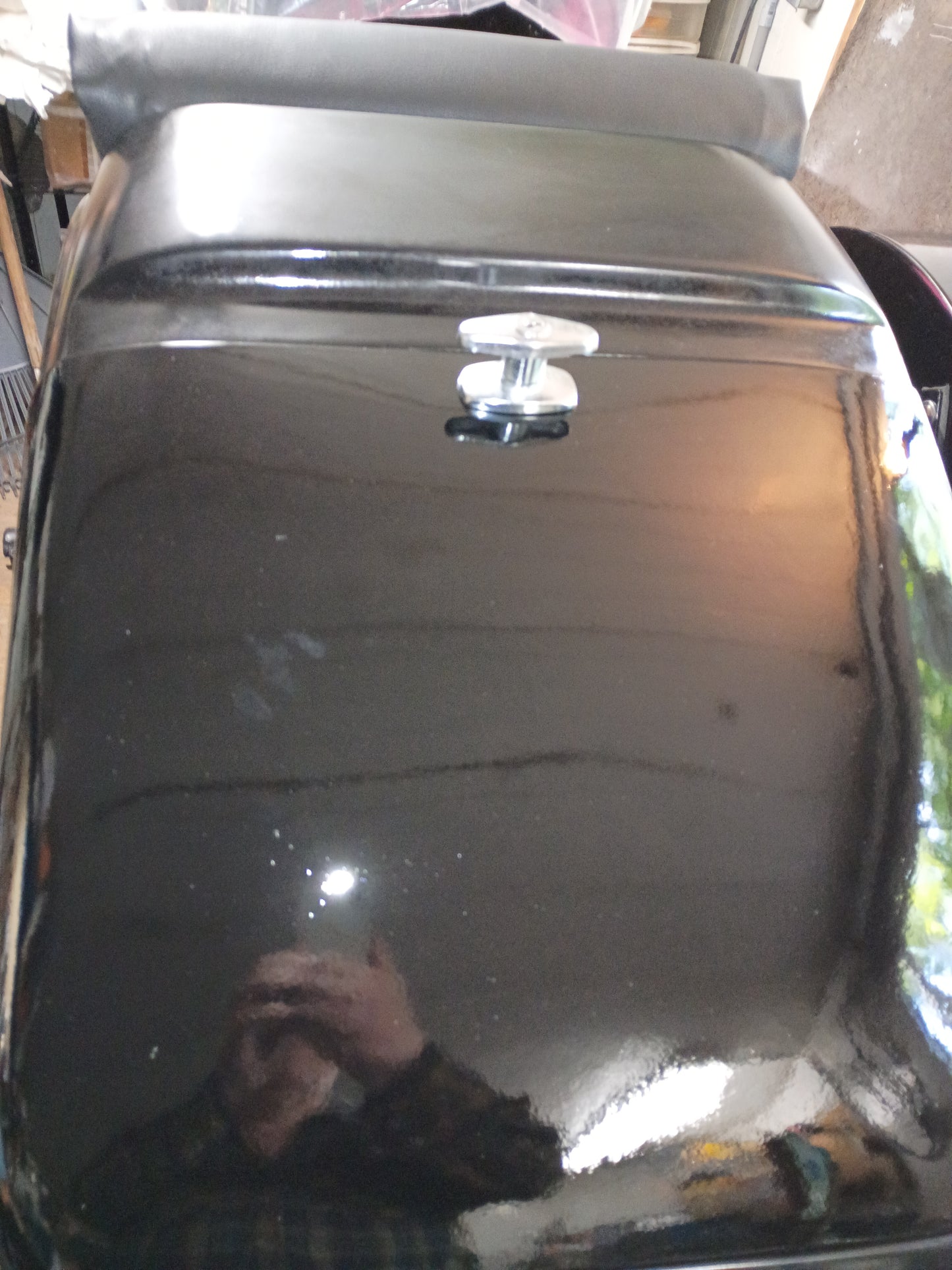 Trunk lock and seat of Octo Monkey Sidecar Black